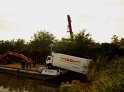 LKW faehrt in den Rhein Langel Hitdorf Faehre P262